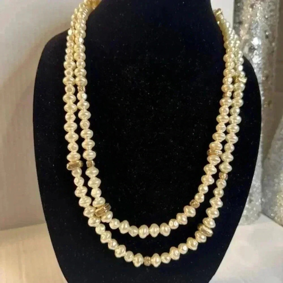Faux Pearl Necklace - Picture 1 of 4